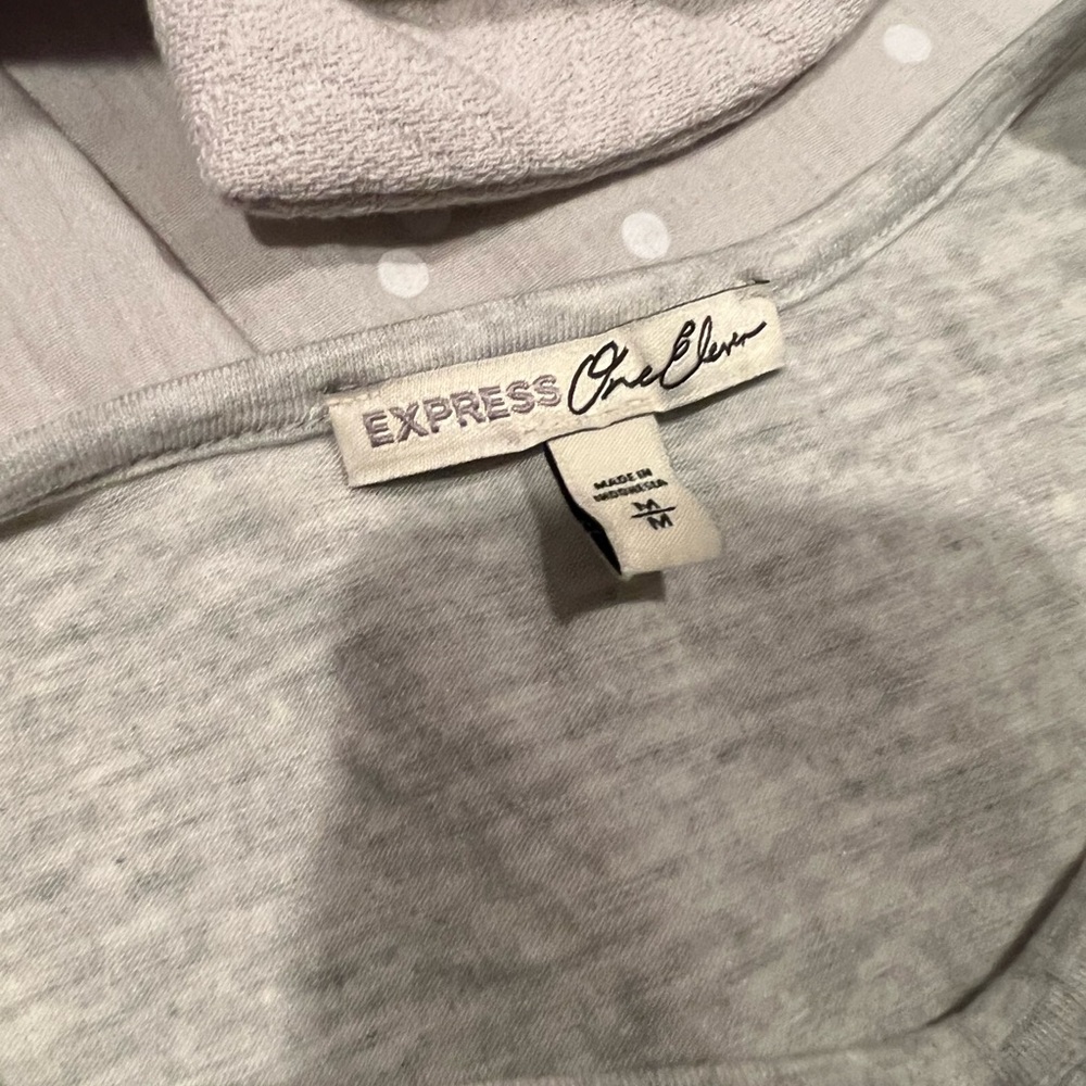Tank tops - Picture 2 of 3